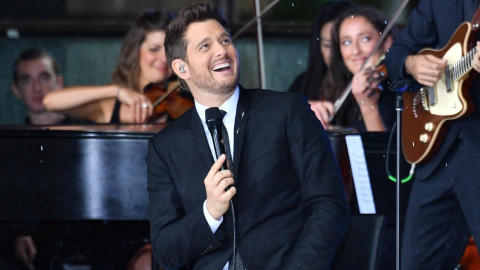 Micheal Bublé durante un concierto. EFE Micheal Bublé durante un concierto. EFE