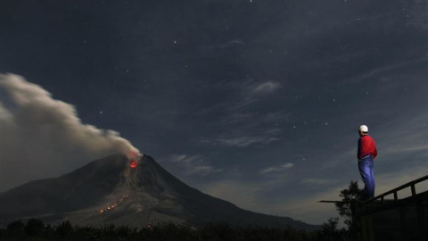 La agencia ha recomendado la evacuación de los residentes en las localidades de Sukameriah, Bekerah, Simacem, Gurukinayan, Kutatengah, Berastepu, Gamber y Sibintun./ REUTERS La agencia ha recomendado la evacuación de los residentes en las localidades de Sukameriah, Bekerah, Simacem, Gurukinayan, Kutatengah, Berastepu, Gamber y Sibintun./ REUTERS