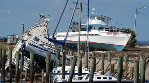 Los barcos se representan en la costa después del huracán Michael en Port St. Joe, Florida, EE. UU., 11 de octubre de 2018. REUTERS / Carlo Allegri