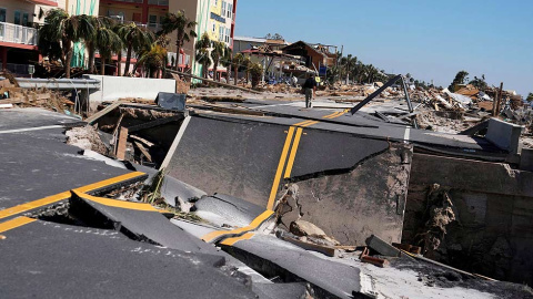 Se muestra una carretera arrasada después del huracán Michael en Mexico Beach, Florida, EE. UU., 12 de octubre de 2018. REUTERS / Carlo Allegri