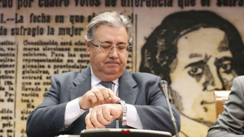 El ministre Juan Ignacio Zoido durant la seva compareixnça al Senat per explicar l'actuació policial per intentar impedir el referèndum de l'1 d'octubre / EFE El ministre Juan Ignacio Zoido durant la seva compareixnça al Senat per explicar l'actuació policial per intentar impedir el referèndum de l'1 d'octubre / EFE