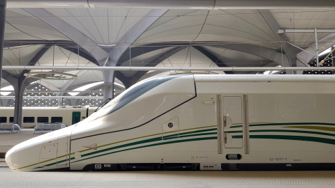 Un tres de alta velocidad (AVE) en la nueva estación KAEC, cerca de la ciudad saudí de Jeda. REUTERS/Stephen Kalin Un tres de alta velocidad (AVE) en la nueva estación KAEC, cerca de la ciudad saudí de Jeda. REUTERS/Stephen Kalin