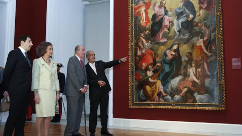 El rey Juan Carlos y la reina Sofía, durante la inauguración de la exposición. EFE/Juan Carlos Hidalgo El rey Juan Carlos y la reina Sofía, durante la inauguración de la exposición. EFE/Juan Carlos Hidalgo