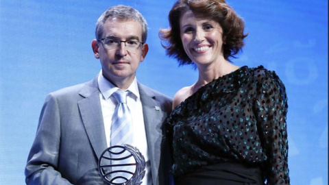 Santiago Posteguillo i Ayanta Barilli durante la gala dels premis Planeta. EFE/Andreu Dalmau Santiago Posteguillo i Ayanta Barilli durante la gala dels premis Planeta. EFE/Andreu Dalmau