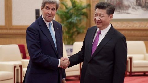 El secretario de estado estadounidense, John Kerry, se reúne con el presidente chino, Xi Jinping. - EFE El secretario de estado estadounidense, John Kerry, se reúne con el presidente chino, Xi Jinping. - EFE