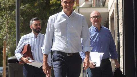 El presidente del Gobierno en funciones, Pedro Sánchez, a su llegada a una reunión con diversas organizaciones. EFE El presidente del Gobierno en funciones, Pedro Sánchez, a su llegada a una reunión con diversas organizaciones. EFE