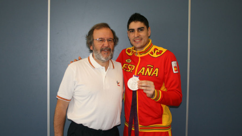 Pablo del Río, con Nicolás García y su plata en Londres.