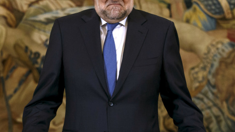 El presidente del Gobierno, Mariano Rajoy, se encoge de hombros, cuando los periodistas le han preguntado, en el Palacio de la Zarzuela, sobre los posibles cambios en el Gobierno y en el PP. REUTERS/Juan Medina El presidente del Gobierno, Mariano Rajoy, se encoge de hombros, cuando los periodistas le han preguntado, en el Palacio de la Zarzuela, sobre los posibles cambios en el Gobierno y en el PP. REUTERS/Juan Medina