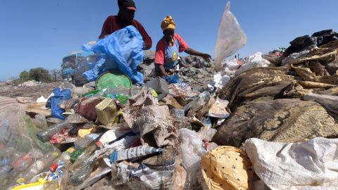 Vertedero de Mbeubeuss, en Dakar, Senegal, en enero de 2016. SEYLLOU / AFP Vertedero de Mbeubeuss, en Dakar, Senegal, en enero de 2016. SEYLLOU / AFP