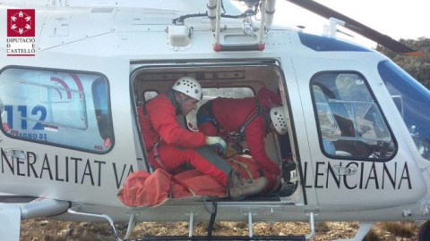 Rescate de unos de los heridos en el accidente en un helicóptero de los Bomberos - Rescate de unos de los heridos en el accidente en un helicóptero de los Bomberos -