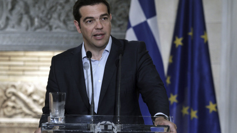 Alexis Tsipras, en la rueda de prensa ofrecida el miércoles tras reunirse con el canciller austriaco en Atenas. EFE Alexis Tsipras, en la rueda de prensa ofrecida el miércoles tras reunirse con el canciller austriaco en Atenas. EFE