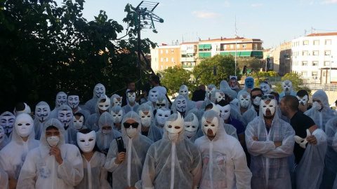 Decenas de enmascarados se concentran antes de la detención del joven 'Alfon'.- BUKANEROS Decenas de enmascarados se concentran antes de la detención del joven 'Alfon'.- BUKANEROS