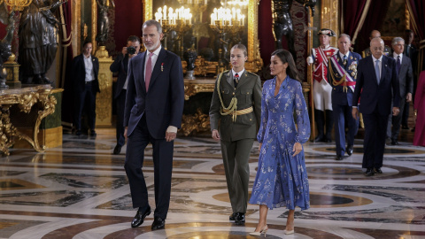 El Rey Felipe VI, la Princesa Leonor y la Reina Letizia, en el Palacio Real, a 12 de octubre de 2023, en Madrid. El Rey Felipe VI, la Princesa Leonor y la Reina Letizia, en el Palacio Real, a 12 de octubre de 2023, en Madrid.