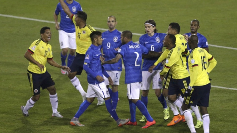 Tangana entre los jugadores de Brasil y Colombia en la Copa América. /REUTERS Tangana entre los jugadores de Brasil y Colombia en la Copa América. /REUTERS