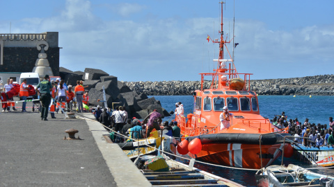 Llegada de una embarcación de migrantes a El Hierro, a 21 de octubre de 2023. Llegada de una embarcación de migrantes a El Hierro, a 21 de octubre de 2023.