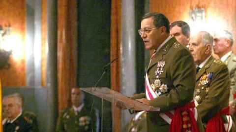 Teniente General Mena.