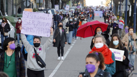 Una manifestación feminista convocada por Galegas8M en Vigo, Pontevedra, Galicia.