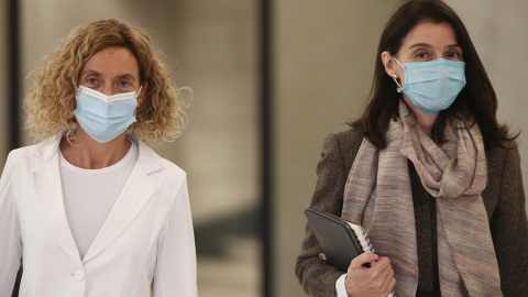 La presidenta del Congreso de los Diputados, Meritxell Batet (i); y la presidenta del Senado, Pilar Llop (d)