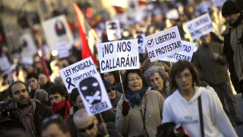 Manifestación contra la 'ley mordaza' se enfrenta al rechazo de toda la oposición política. EFE Manifestación contra la 'ley mordaza' se enfrenta al rechazo de toda la oposición política. EFE