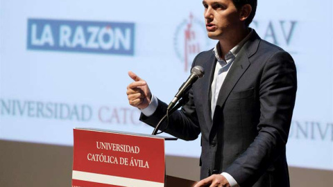 Albert Rivera durante su intervención en Ávila. (RAÚL SANCHIDRIÁN | EFE) Albert Rivera durante su intervención en Ávila. (RAÚL SANCHIDRIÁN | EFE)