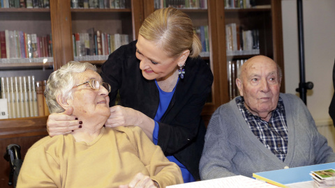 Cristina Cifuentes en la visita a una residencia de ancianos. COMUNIDAD DE MADRID Cristina Cifuentes en la visita a una residencia de ancianos. COMUNIDAD DE MADRID