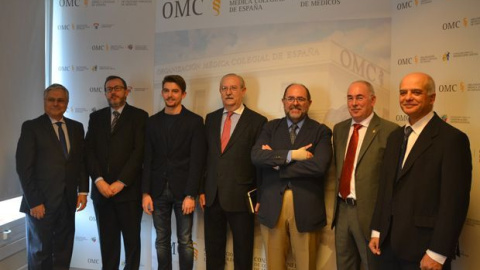 Miembros del Foro de la Profesión Médica con representantes del Ministerio de Sanidad Miembros del Foro de la Profesión Médica con representantes del Ministerio de Sanidad