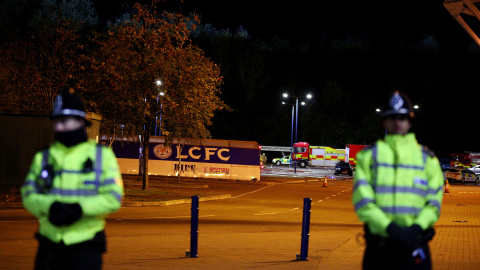 El helicóptero del dueño del Leicester se estrella tras despegar desde el estadio. TIM KEETON/EFE El helicóptero del dueño del Leicester se estrella tras despegar desde el estadio. TIM KEETON/EFE