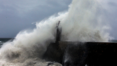 23/01/2019 - Estado del mar durante el temporal de lluvias en el puerto de Viavélez en enero. 23/01/2019 - Estado del mar durante el temporal de lluvias en el puerto de Viavélez en enero.