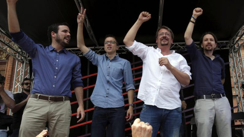 El candidato de Unidos Podemos a la Presidencia, Pablo Iglesias, junto al líder de IU Alberto Garzón, el número 2 de Podemos, Íñigo Errejón y el cabeza de lista de En Común Podemos, Xavier Domènech, durante un acto celebrado en Barcelona. E El candidato de Unidos Podemos a la Presidencia, Pablo Iglesias, junto al líder de IU Alberto Garzón, el número 2 de Podemos, Íñigo Errejón y el cabeza de lista de En Común Podemos, Xavier Domènech, durante un acto celebrado en Barcelona. E