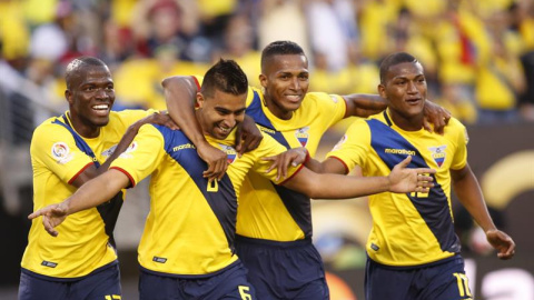Los jugadores de la selección de Ecuador celebran su tercer gol ante Haití. EFE//Kena Betancur