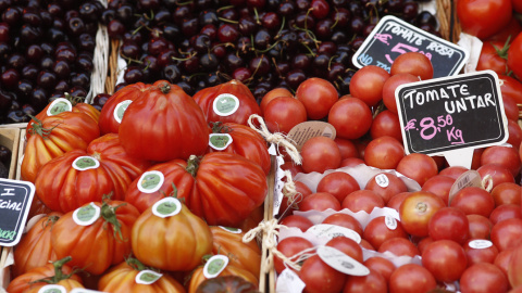 Tomates y cerezas en un mercado. E.P./ Eduardo Parra Tomates y cerezas en un mercado. E.P./ Eduardo Parra