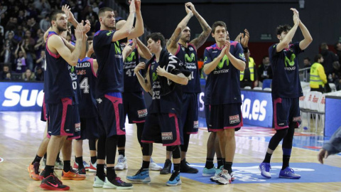 Los jugadores del Estudiantes aplauden a su afición esta temporada. Los jugadores del Estudiantes aplauden a su afición esta temporada.