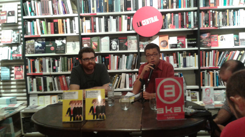 Jorge Moruno e Íñigo Errejón durante la presentación del libro 'La fábrica del emprendedor' / A.I Jorge Moruno e Íñigo Errejón durante la presentación del libro 'La fábrica del emprendedor' / A.I