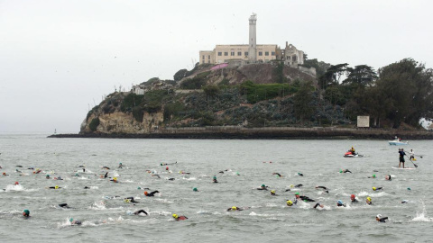 La isla de Alcatraz durante una prueba de triatlón junto a la cárcel en 2014 . - AFP La isla de Alcatraz durante una prueba de triatlón junto a la cárcel en 2014 . - AFP