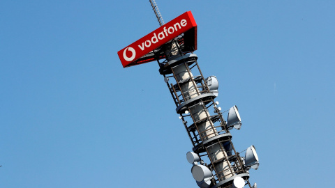 Una torre de telecomunicaciones de Vodafone, en Berlín. REUTERS/Fabrizio Bensch Una torre de telecomunicaciones de Vodafone, en Berlín. REUTERS/Fabrizio Bensch