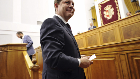 El líder del PSOE de Castilla-La Mancha y candidato a presidir el Gobierno regional, Emiliano García-Page, durante la celebración de la constitución de las Cortes de Castilla-La Mancha. EFE/Ismael Herrero