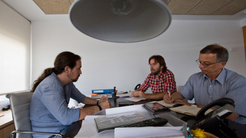 Pablo Iglesias, en la sede de Podemos en Madrid. / FOTO: DAVID SABADELL Pablo Iglesias, en la sede de Podemos en Madrid. / FOTO: DAVID SABADELL