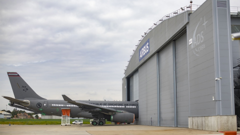 Un avión en la pista del nuevo campus de Airbus, el pasado 15 de abril de 2021, en Getafe, Madrid, (España). Un avión en la pista del nuevo campus de Airbus, el pasado 15 de abril de 2021, en Getafe, Madrid, (España).