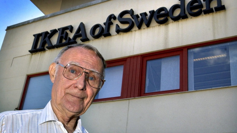 El fundador de Ikea, Ingvar Kamprad, enlas oficinas del grupo distribuidor de muebles en la localidad sueca de  Almhult. REUTERS