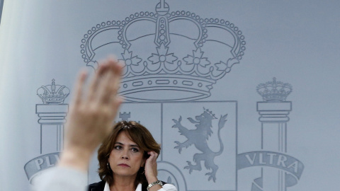 La ministra de Justicia, Dolores Delgado, durante la rueda de prensa celebrada tras la reunión del Consejo de Ministros. EFE/Javier Lizón La ministra de Justicia, Dolores Delgado, durante la rueda de prensa celebrada tras la reunión del Consejo de Ministros. EFE/Javier Lizón