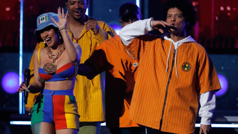 Cardi B y Bruno Mars ponen punto final a su actuación con 'Finesse'.-REUTERS