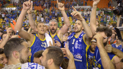 Los jugadores del Ourense celebrando el año pasado su ascenso a la Liga Endesa. Los jugadores del Ourense celebrando el año pasado su ascenso a la Liga Endesa.