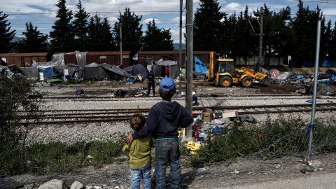 Refugiados en la frontera entre Grecia y Macedonia, cerca de Idomeni. REUTERS/Yannis Kolesidis/Pool Refugiados en la frontera entre Grecia y Macedonia, cerca de Idomeni. REUTERS/Yannis Kolesidis/Pool