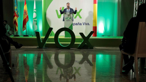 El presidente de Vox, Santiago Abascal, durante su intervención en el acto público que protagoniza en un restaurante de Alboraya (Valencia). /EFE El presidente de Vox, Santiago Abascal, durante su intervención en el acto público que protagoniza en un restaurante de Alboraya (Valencia). /EFE