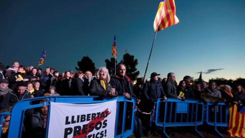 Assistents a la concentració de la presó de Lledoners. EFE / Susanna Sáez Assistents a la concentració de la presó de Lledoners. EFE / Susanna Sáez