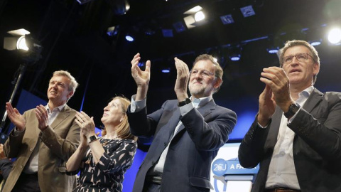 Mariano Rajoy, acompañado por Alberto Núñez Feijóo, Ana Pastor y Alfonso Rueda, en Pontevedra. / EFE Mariano Rajoy, acompañado por Alberto Núñez Feijóo, Ana Pastor y Alfonso Rueda, en Pontevedra. / EFE
