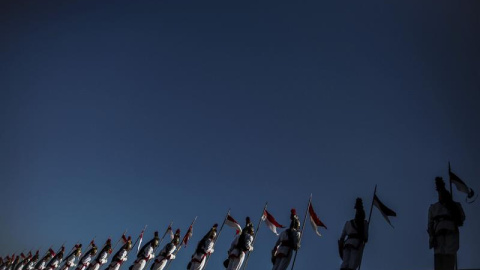 Soldados de la Guardia Presidencial de Brasil participan en la ceremonia del cambio anual de la guardia del Palacio del Planalto en Brasilia, Brasil. EFE/FERNANDO BIZERRA JR