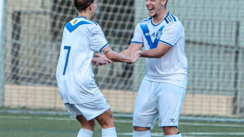 Álex Alcaide con la dorsal número siete del Club Esportiu Europa. Álex Alcaide con la dorsal número siete del Club Esportiu Europa.