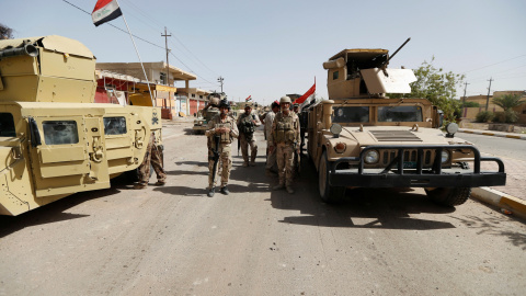 Vehículos militares y soldados iraquíes en el centro de la ciudad de Faluya. REUTERS/Thaier Al-Sudani Vehículos militares y soldados iraquíes en el centro de la ciudad de Faluya. REUTERS/Thaier Al-Sudani