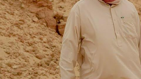 Trajabador saudí, en las obras militares que están realizando en colaboración en medio del desierto junto con el Ejército norteamericano. FERRAN BARBER